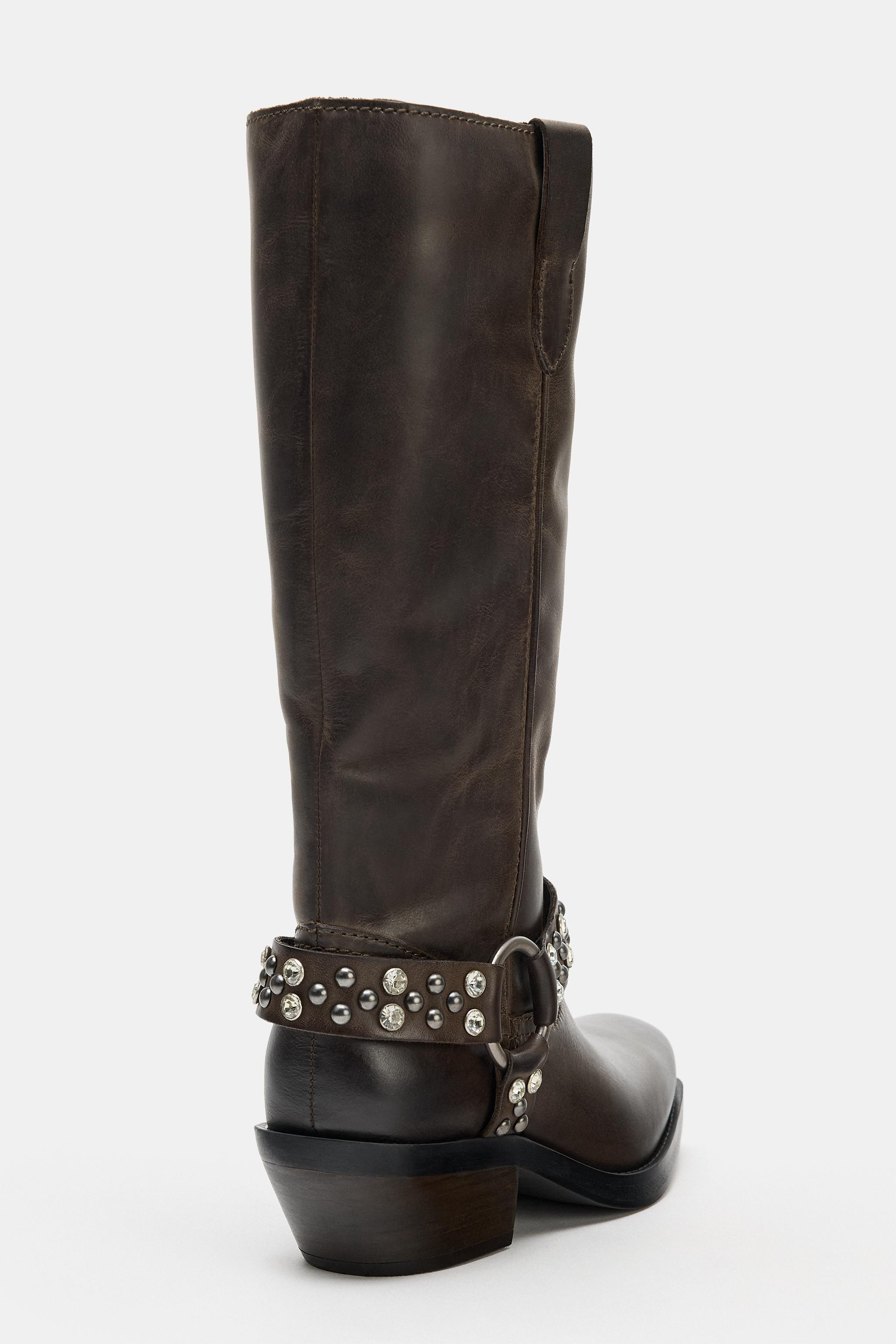 FLAT LEATHER BOOTS WITH APPLIQUES